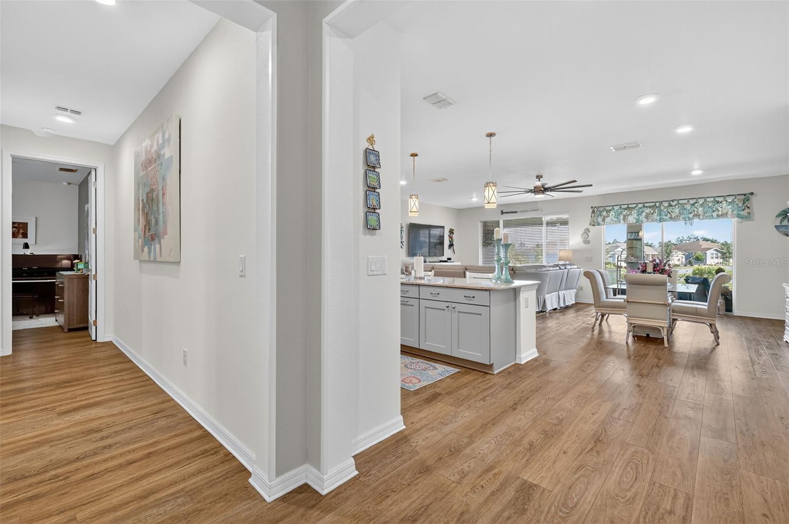 ON TOP/THE WORLD AVALON PH 6 - Residential