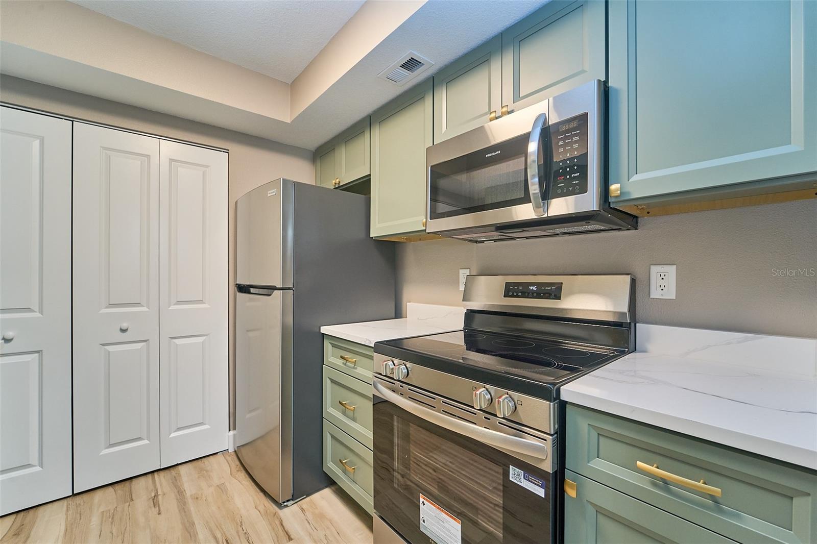 PEPPERTREE LAKE CONDO - Residential