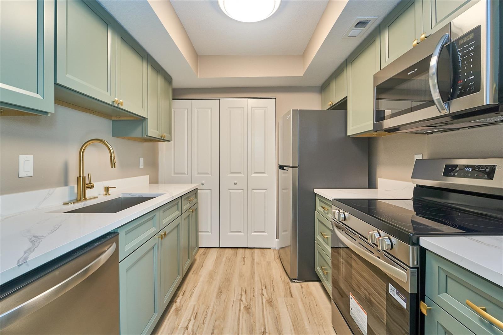 PEPPERTREE LAKE CONDO - Residential