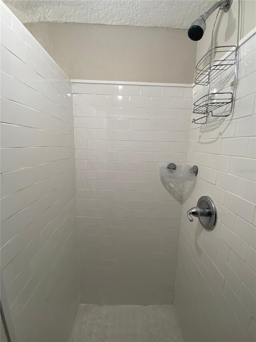 EUSTIS HOGANS SUB - Residential Lease