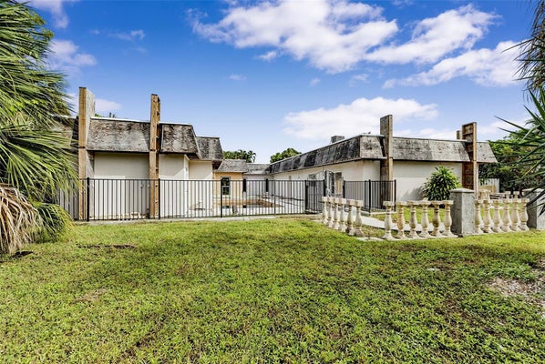 4231 ERINDALE DR, NORTH FORT MYERS, FL 33903 - Image 64fbb1895745ffdcbff52655d1ce122e/2204820501
