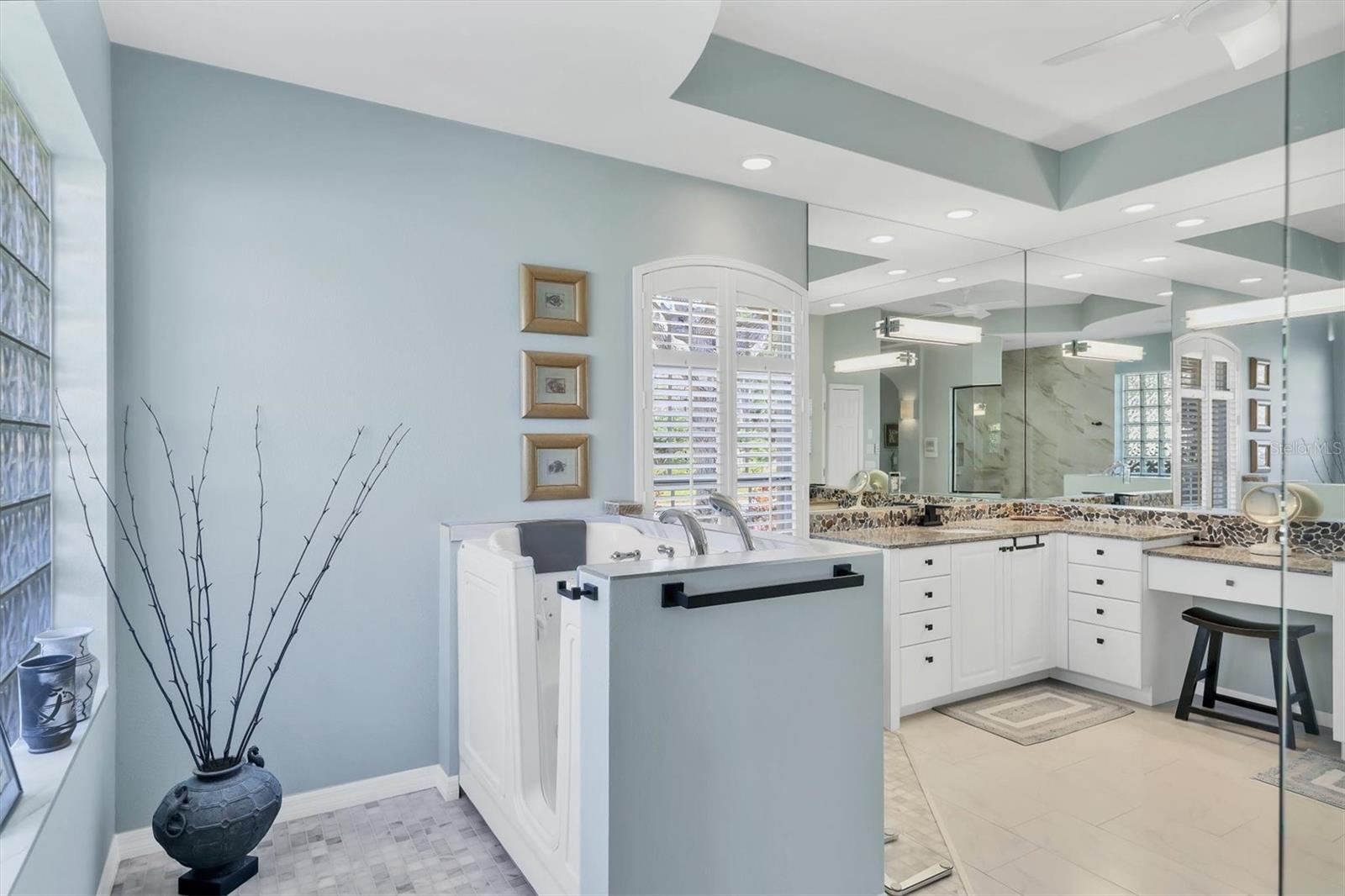 UNIVERSITY PARK COUNTRY CLUB - Residential