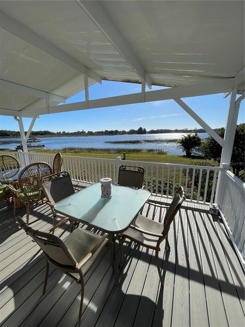 A home in LAKE WALES