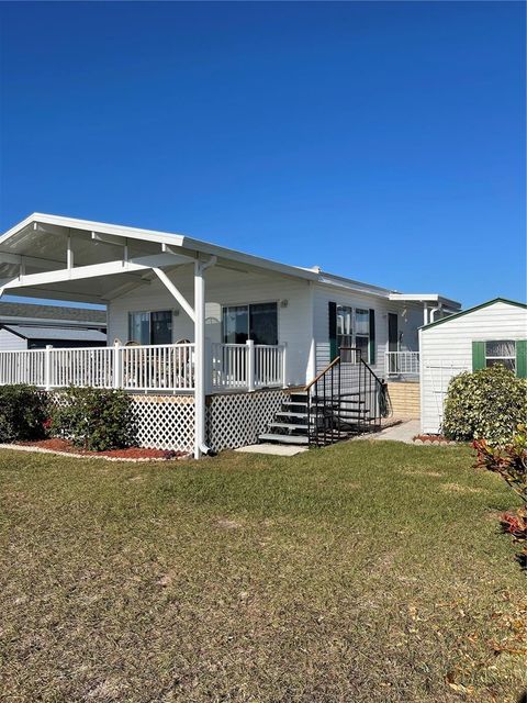 A home in LAKE WALES