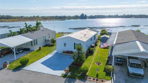 A home in LAKE WALES