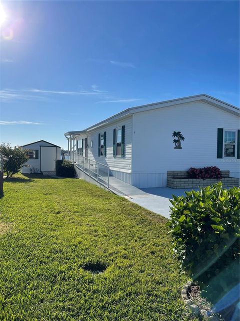 A home in LAKE WALES