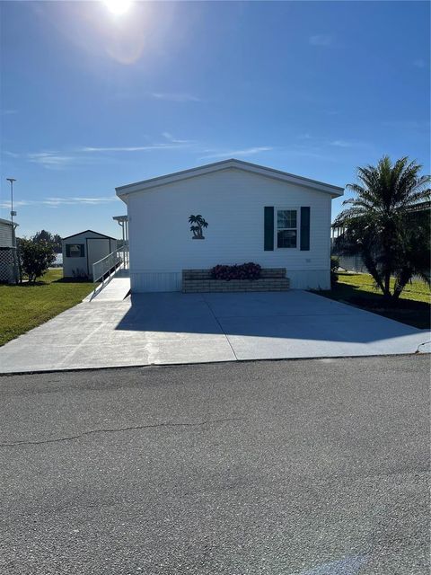 A home in LAKE WALES