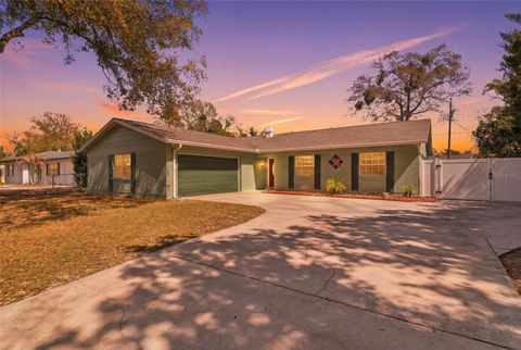 Photo of 12721 Carte Drive, Tampa, FL 33618 (MLS # TB8483845)