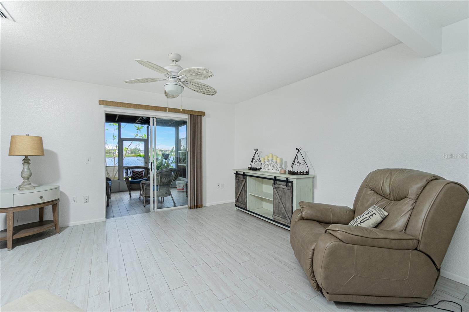 LAKE RIO TWNHMS - Residential