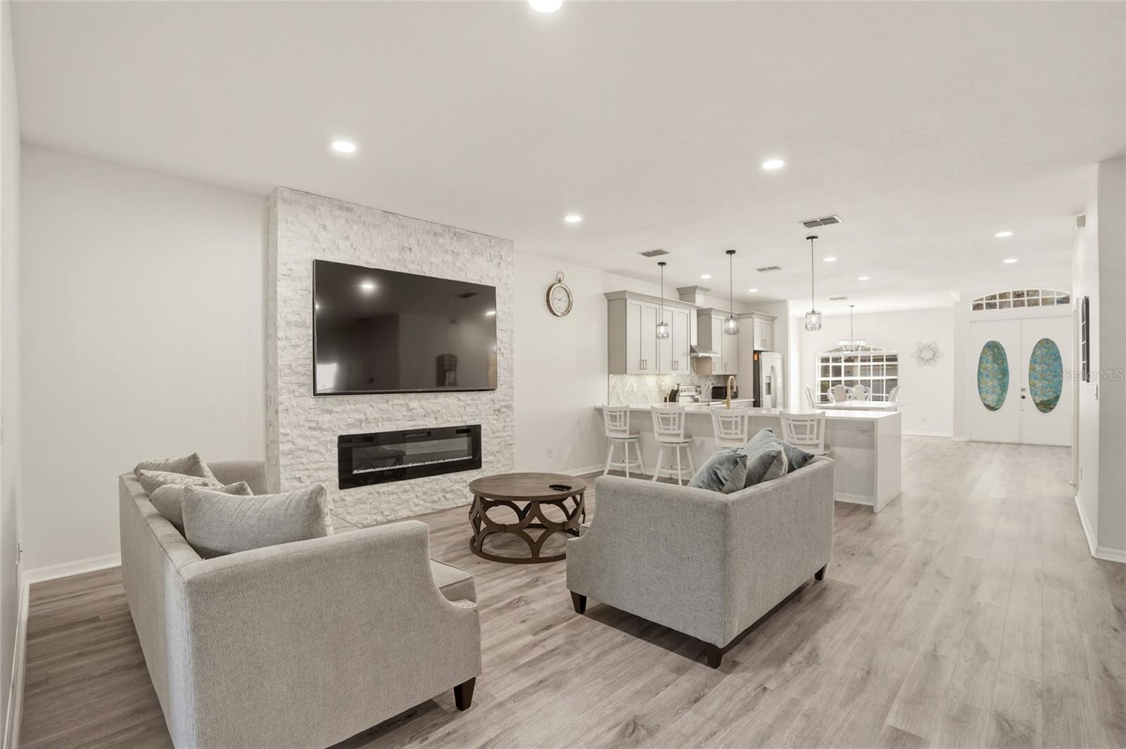 BARCLAY TRAILS - Residential