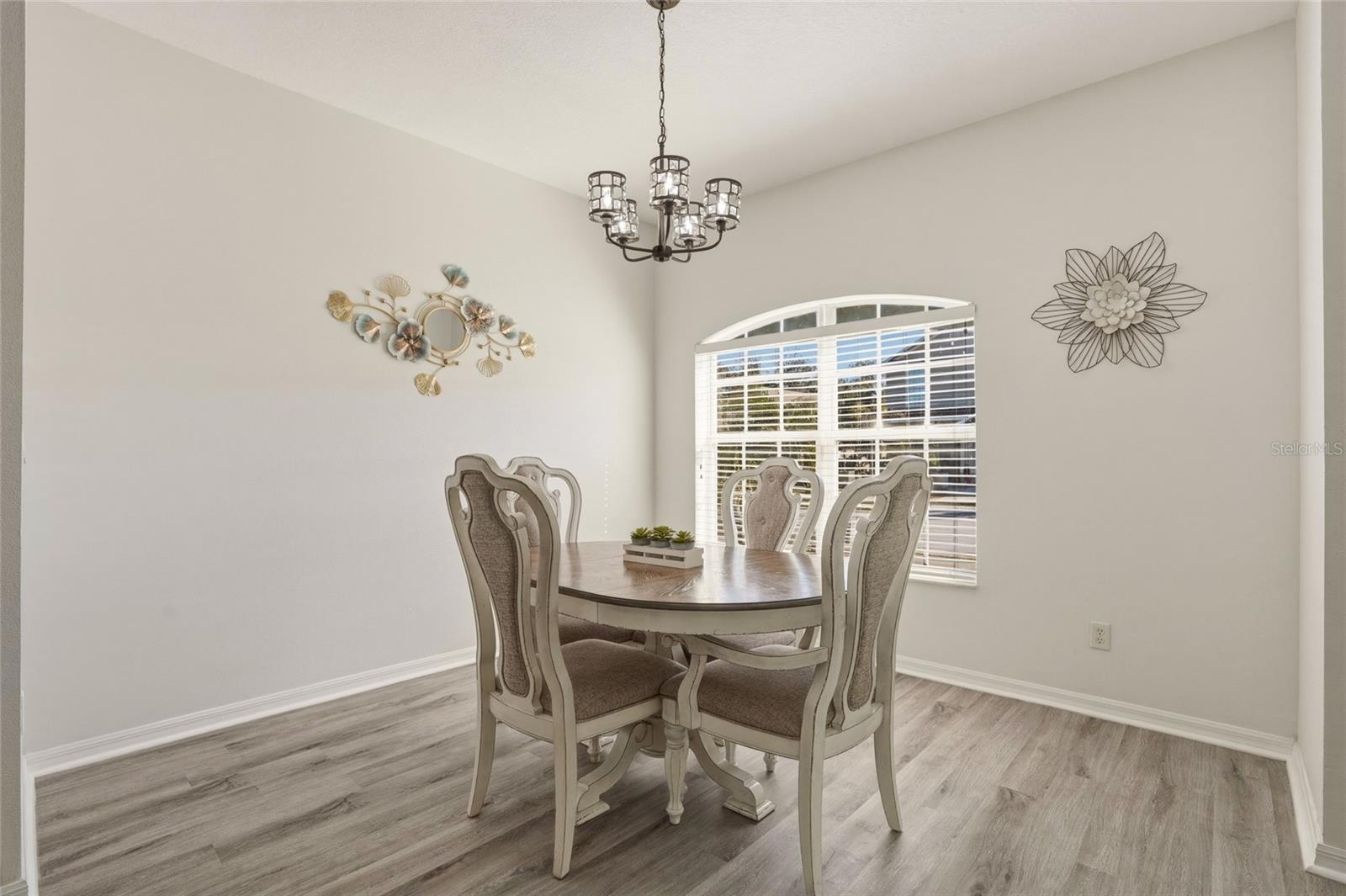 BARCLAY TRAILS - Residential