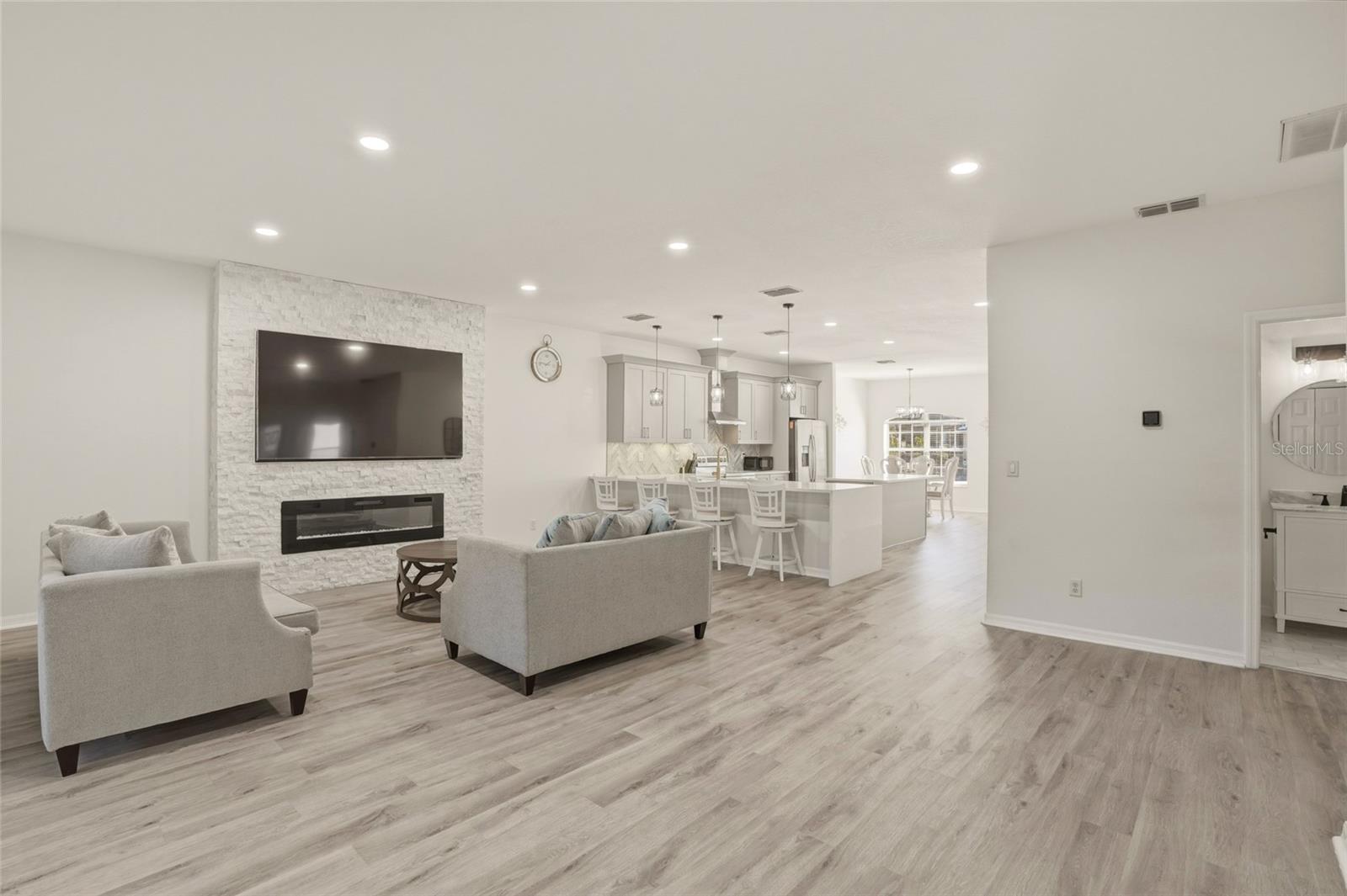 BARCLAY TRAILS - Residential