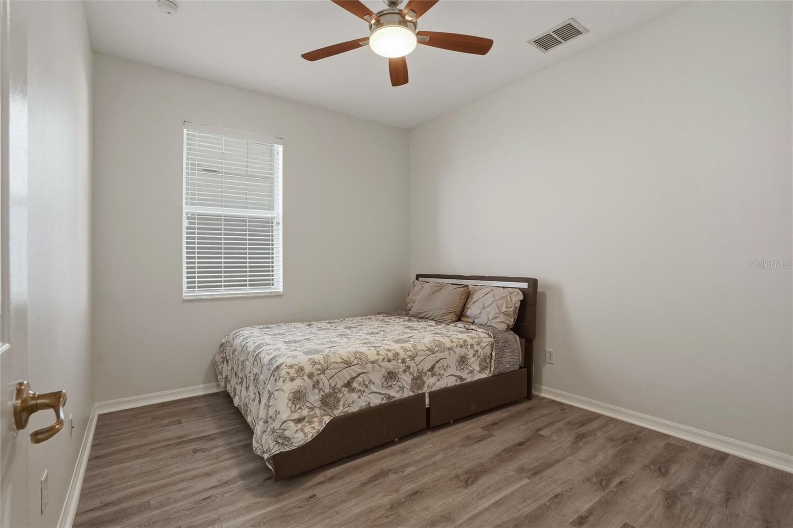 BARCLAY TRAILS - Residential