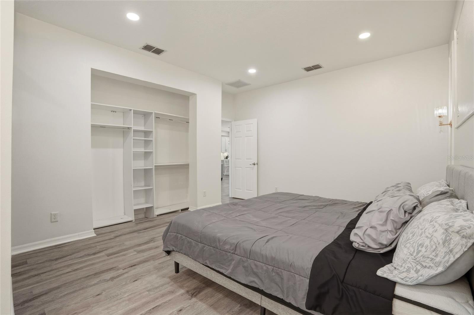 BARCLAY TRAILS - Residential