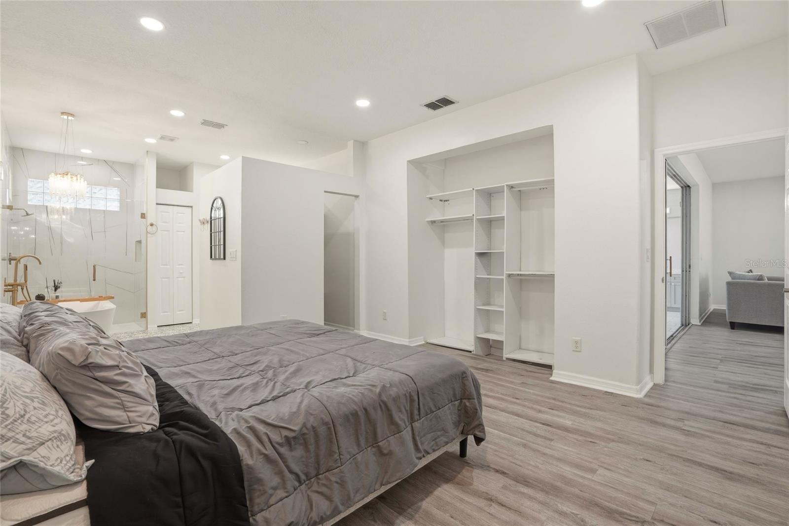 BARCLAY TRAILS - Residential