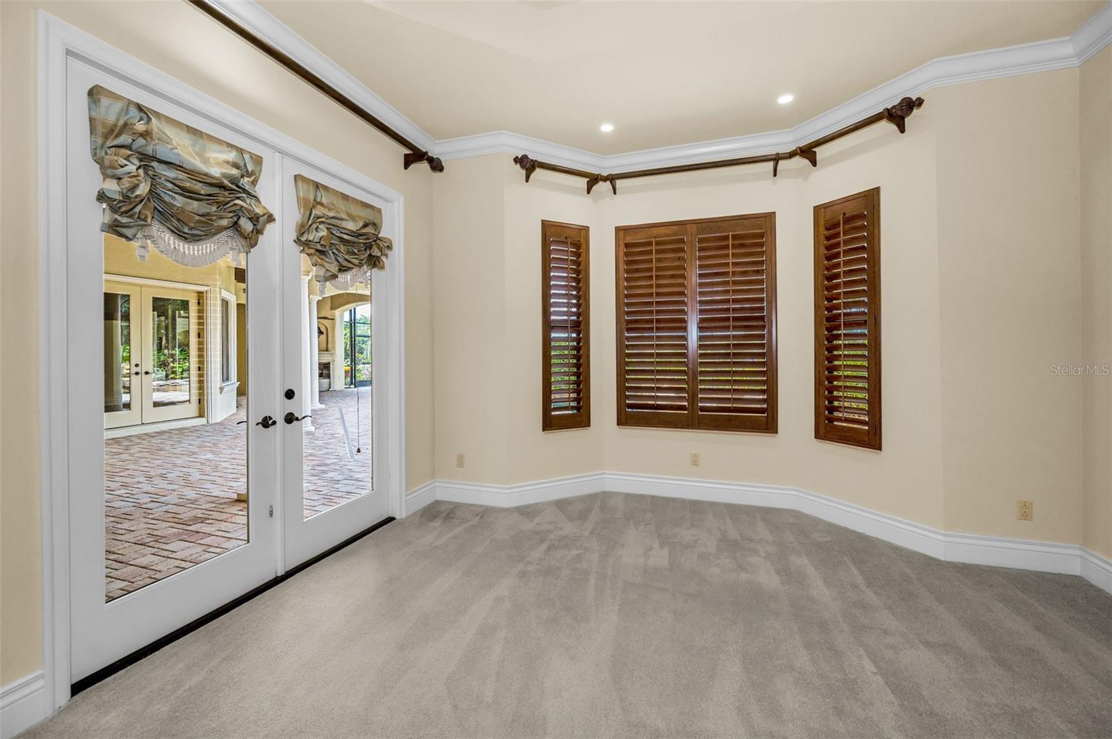 CHAMPIONS CLUB - Residential