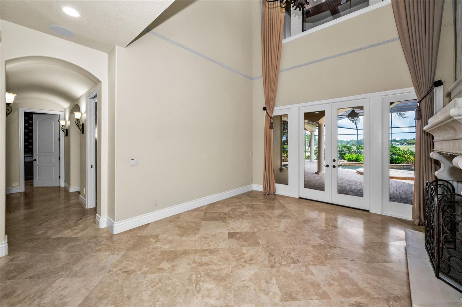 CHAMPIONS CLUB - Residential