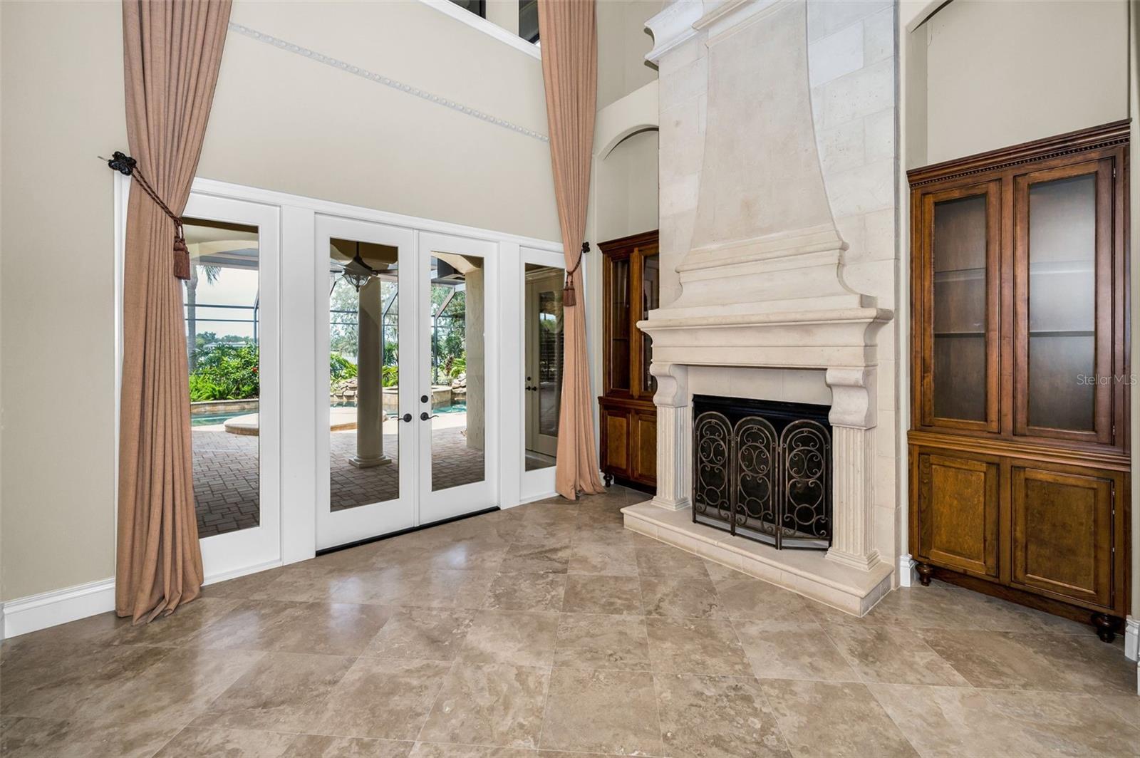 CHAMPIONS CLUB - Residential