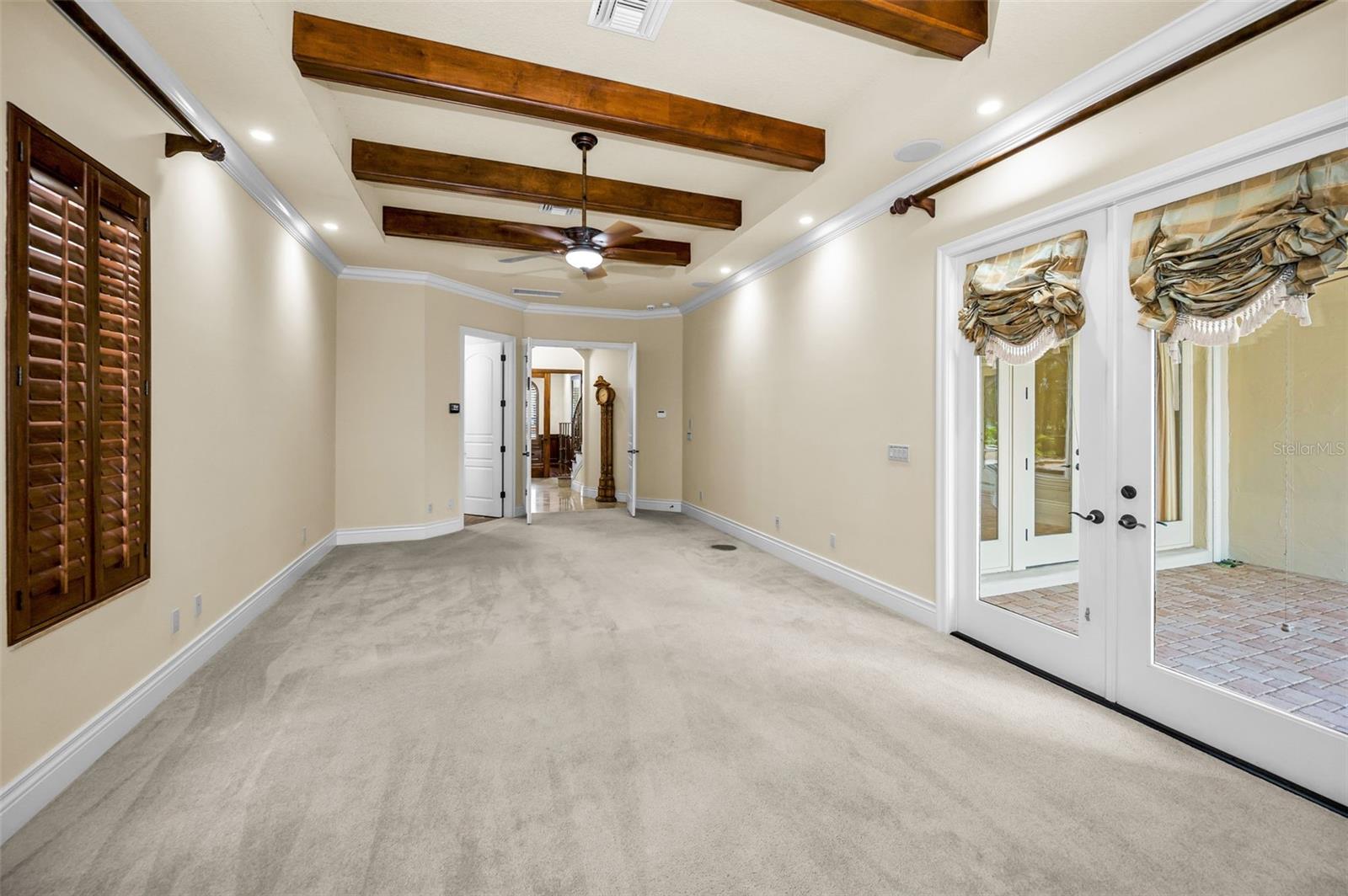 CHAMPIONS CLUB - Residential