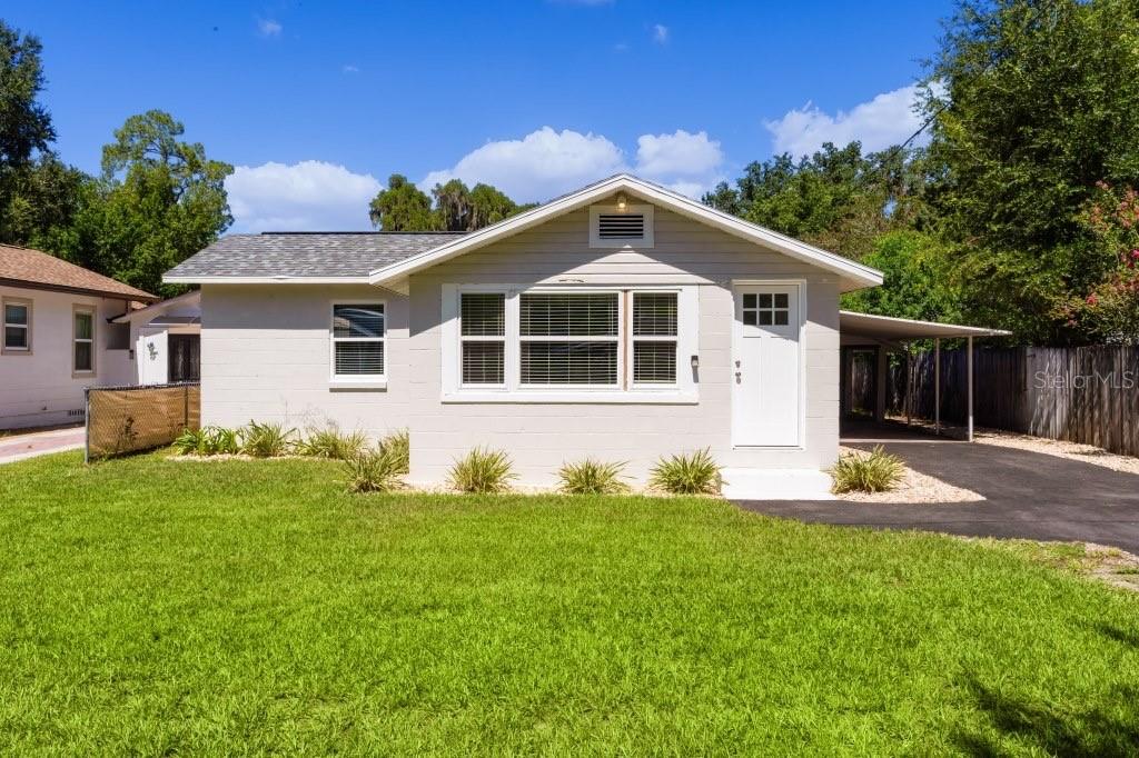 Photo of 12390 SE 135th Terrace, Ocklawaha, FL 32179 (MLS # OM732967)