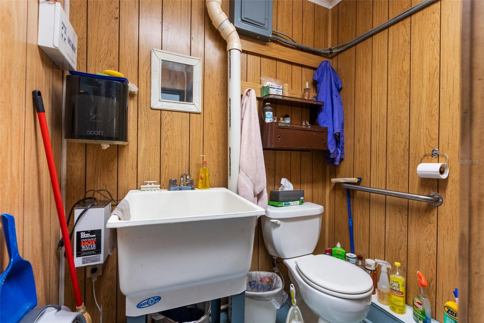 NORTH BROOK - Commercial Sale