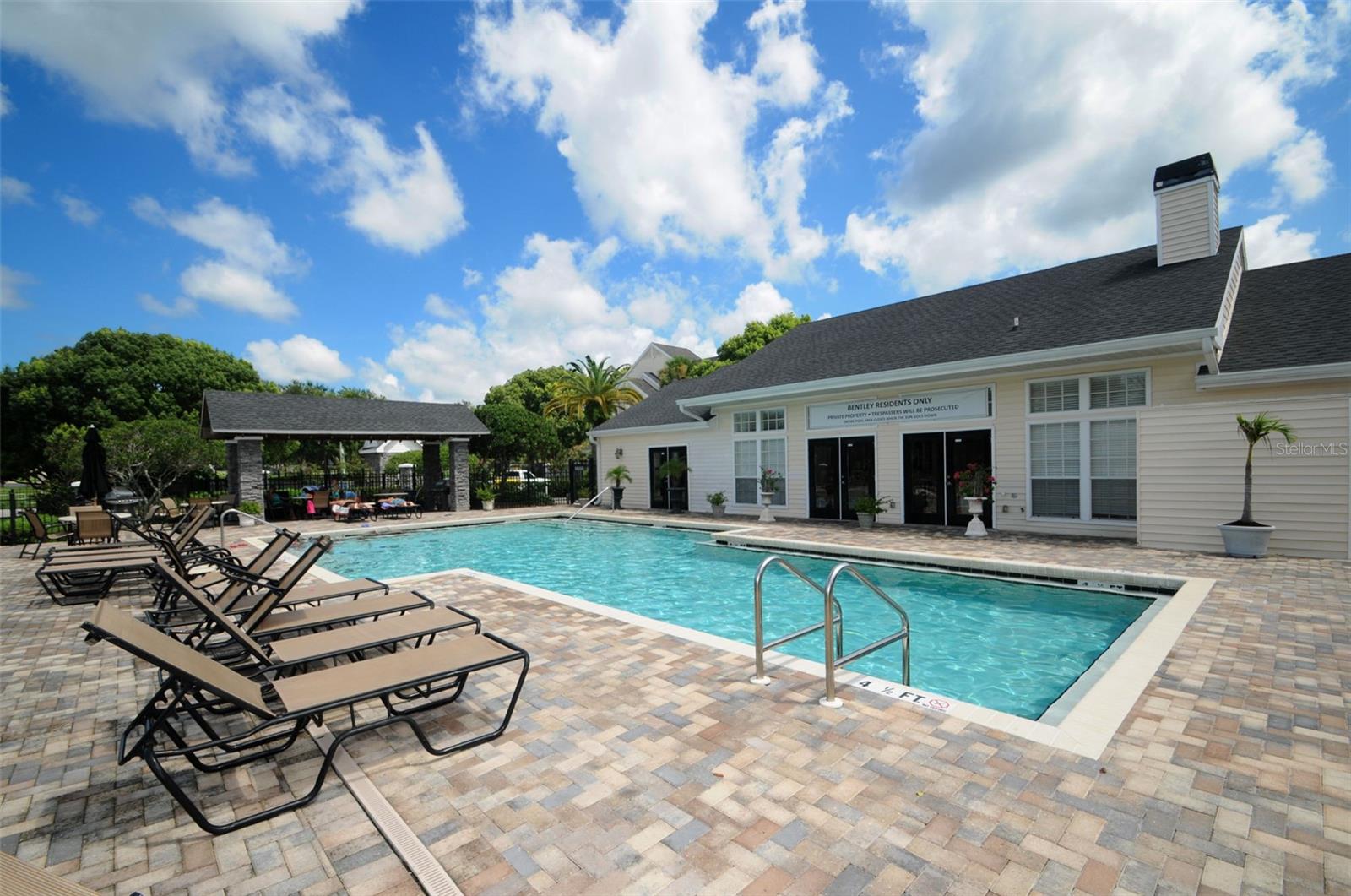 BENTLEY AT COBBS LANDING CONDO THE - Residential