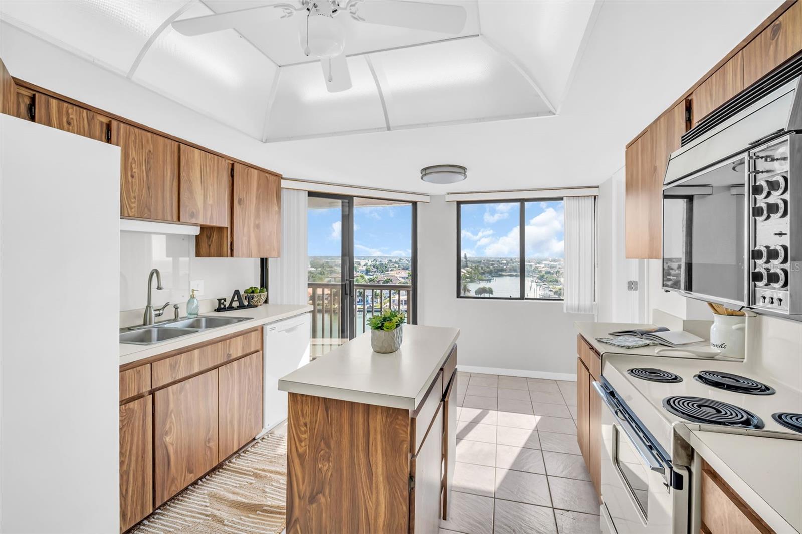 HARBORAGE CONDO BELLEAIR BEACH - Residential