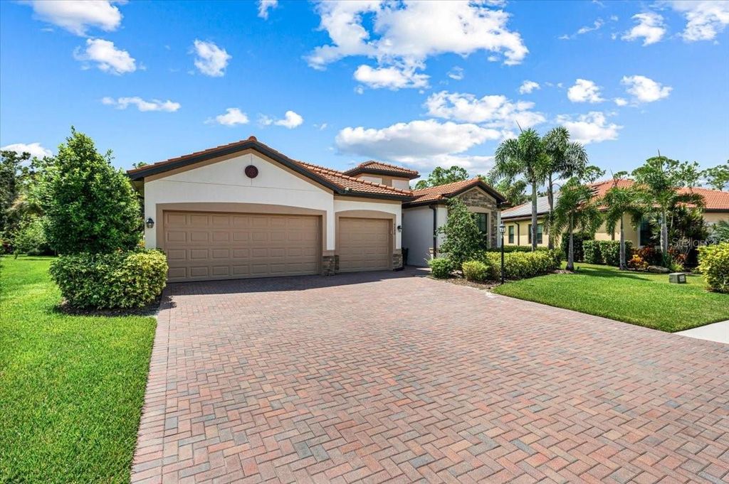 Photo of 9730 Carnoustie Place, Bradenton, FL 34211 (MLS # A4664669)