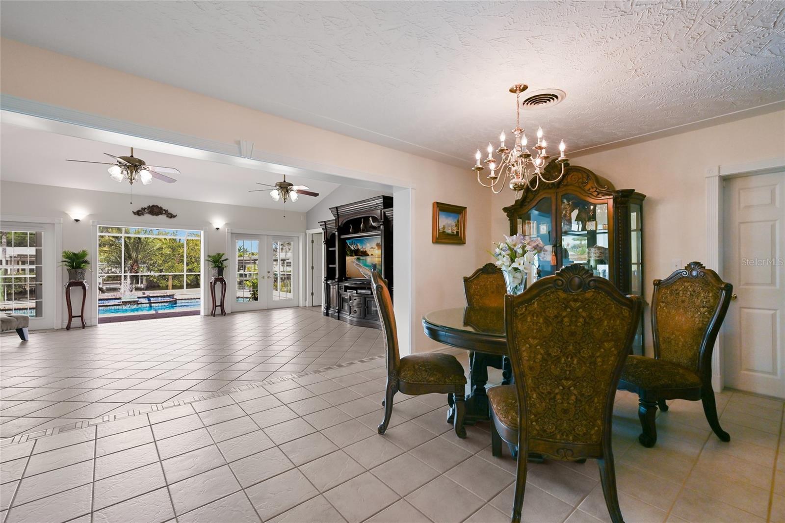 REPLAT OF BONAIRE BAYOU - Residential