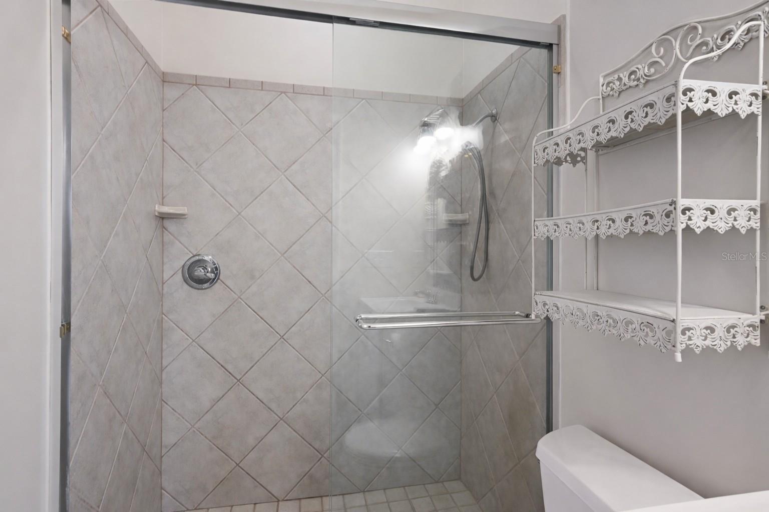 REPLAT OF BONAIRE BAYOU - Residential