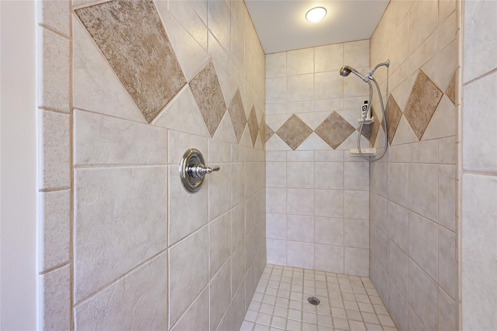 REPLAT OF BONAIRE BAYOU - Residential