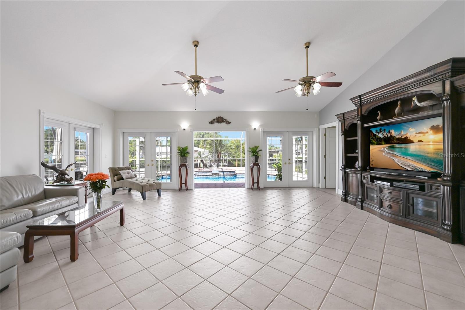 REPLAT OF BONAIRE BAYOU - Residential