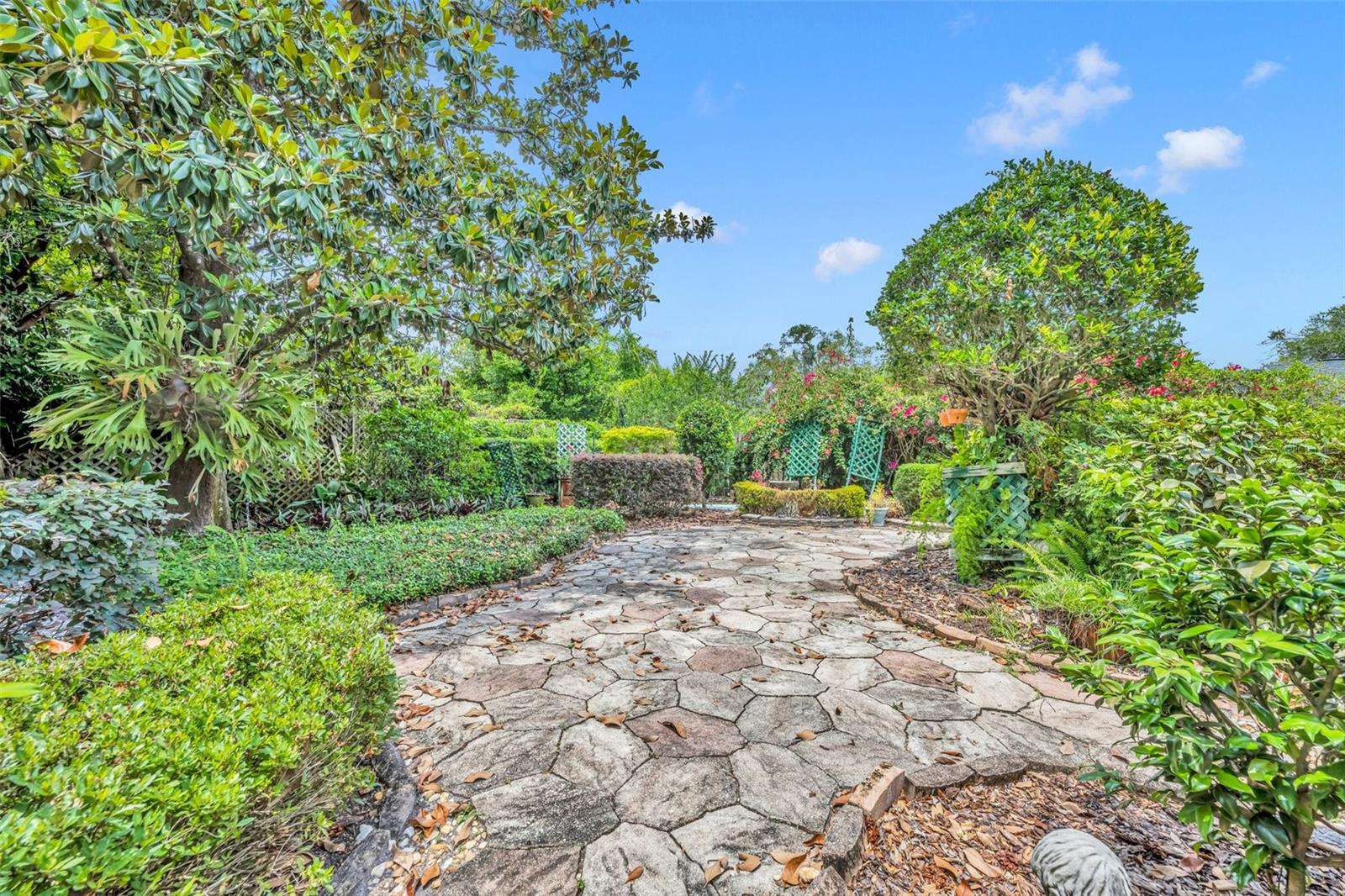 1441 SUNNYSIDE DRIVE