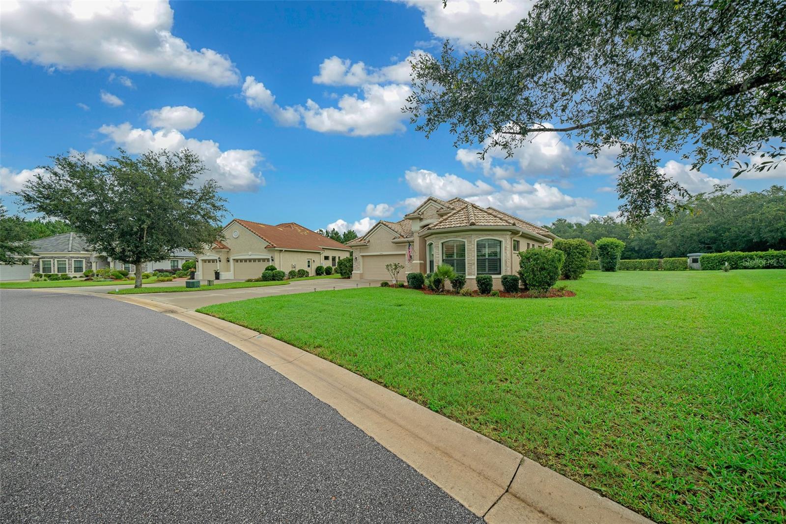 1041 N HUNT CLUB DRIVE