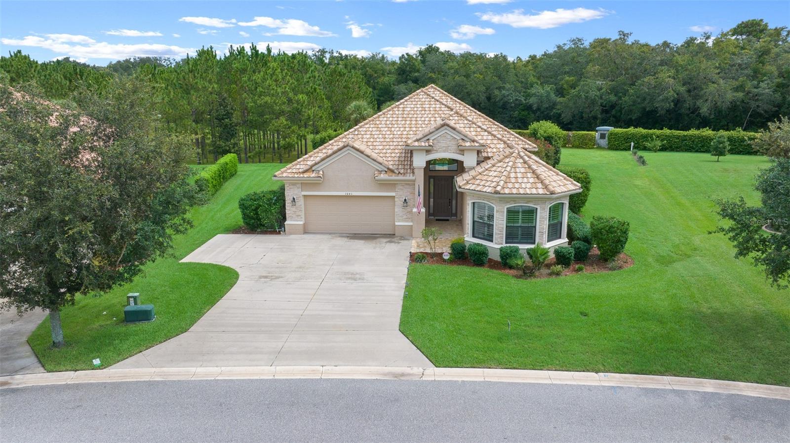 1041 N HUNT CLUB DRIVE