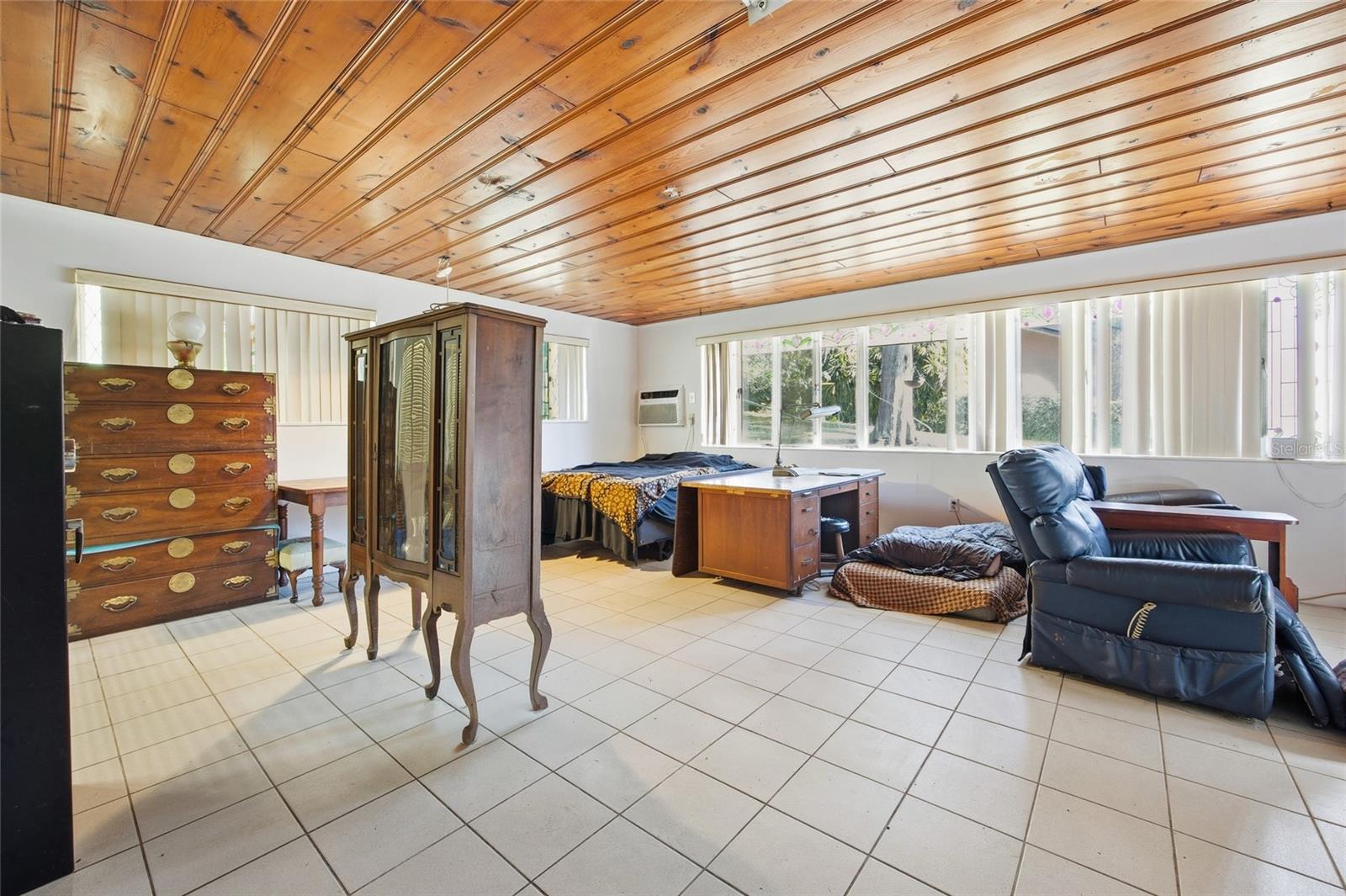 UMATILLA PALM COURT - Residential