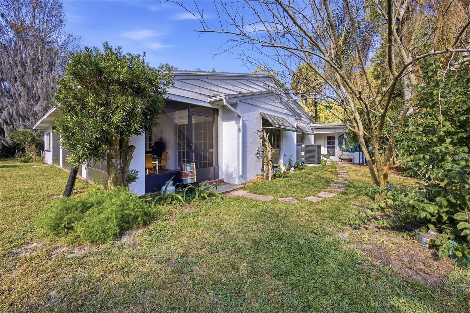 UMATILLA PALM COURT - Residential