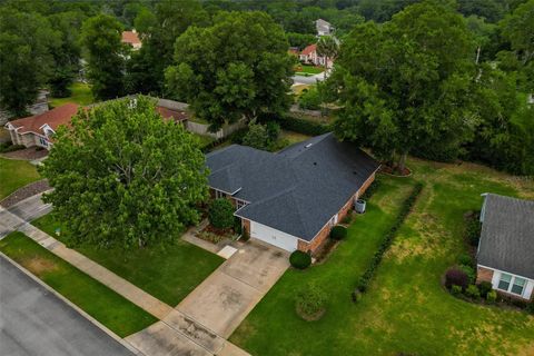 A home in DELAND