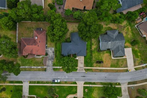 A home in DELAND