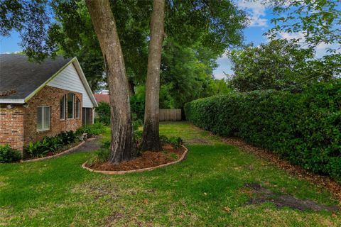 A home in DELAND