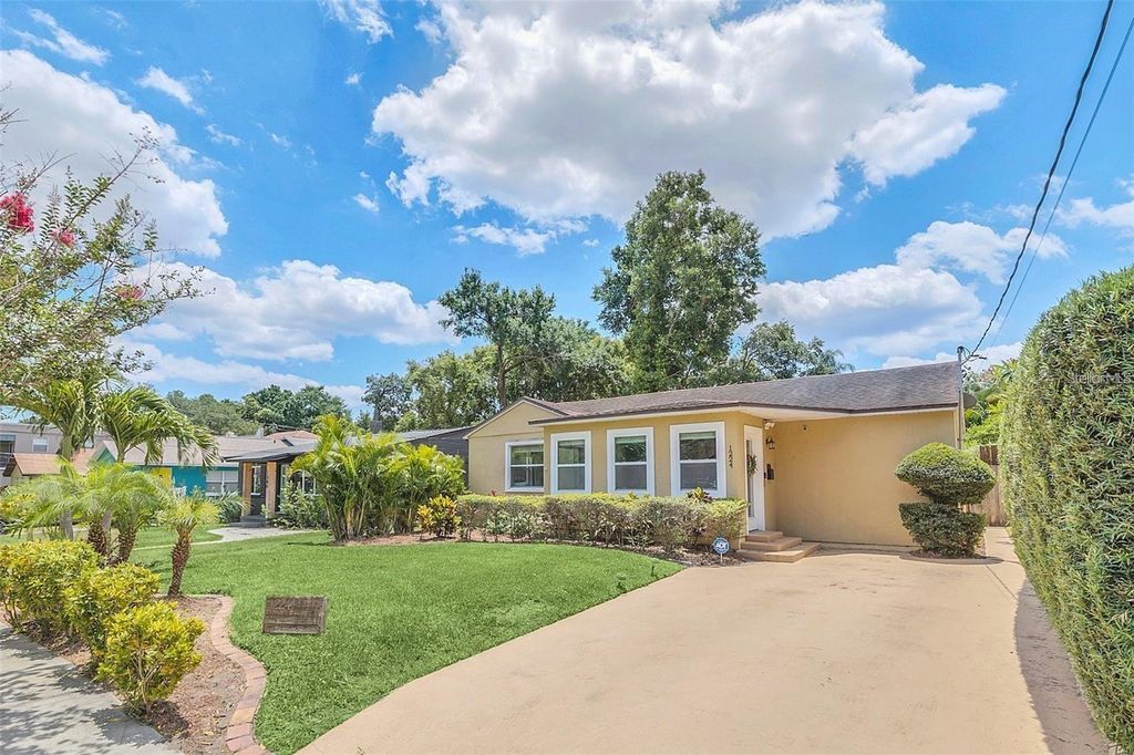 Photo of 1224 Catherine Street, Orlando, FL 32801 (MLS # O6369240)