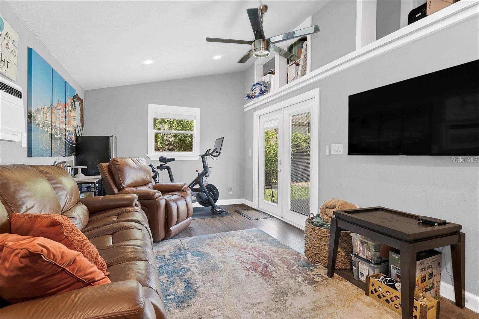 LAKE DAVIS HEIGHTS - Residential Lease