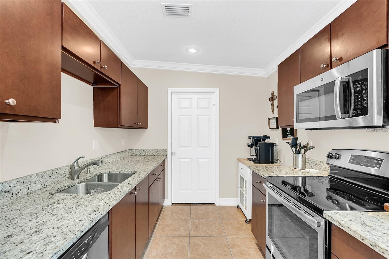 LAKE DAVIS HEIGHTS - Residential Lease