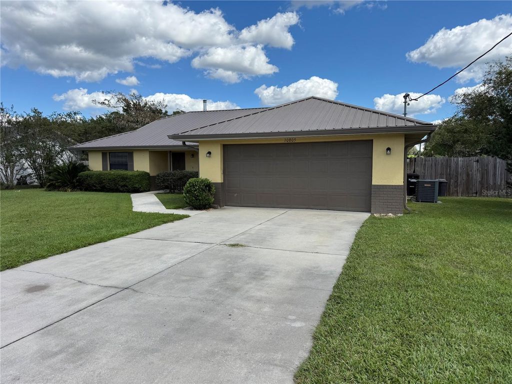 Photo of 10805 SE 44th Terrace, Belleview, FL 34420 (MLS # OM712457)