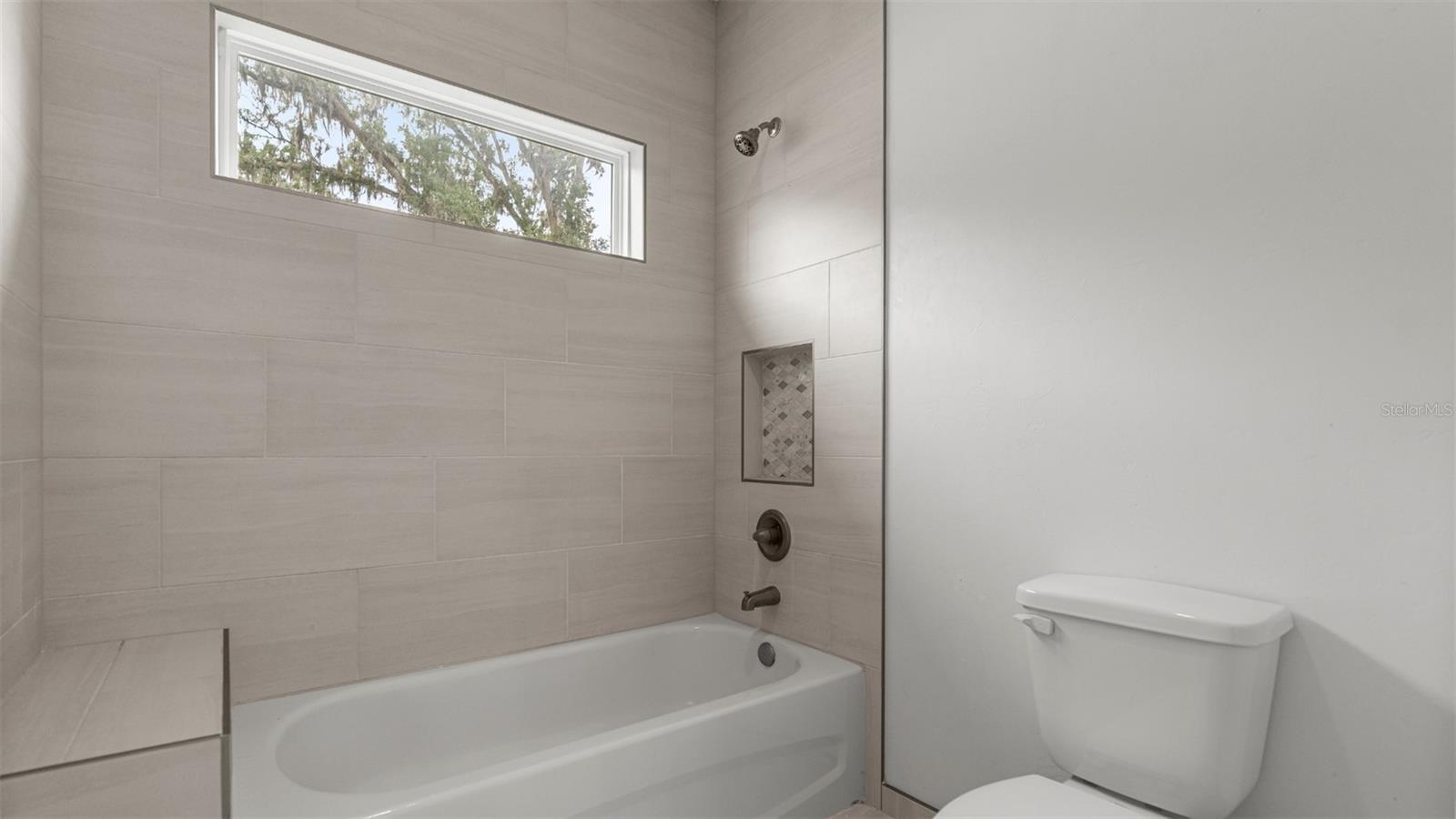 GRAND OAKS AT TOWER - Residential