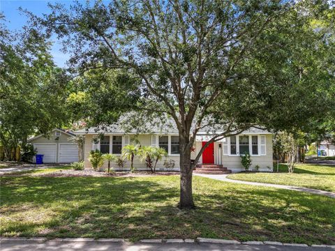 A home in LAKELAND