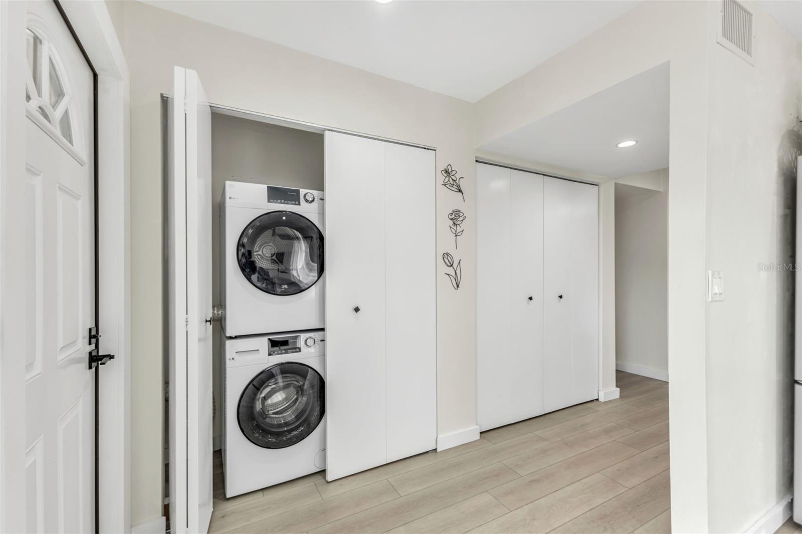 CEDARWOOD TERRACE BLDG 04 - Residential