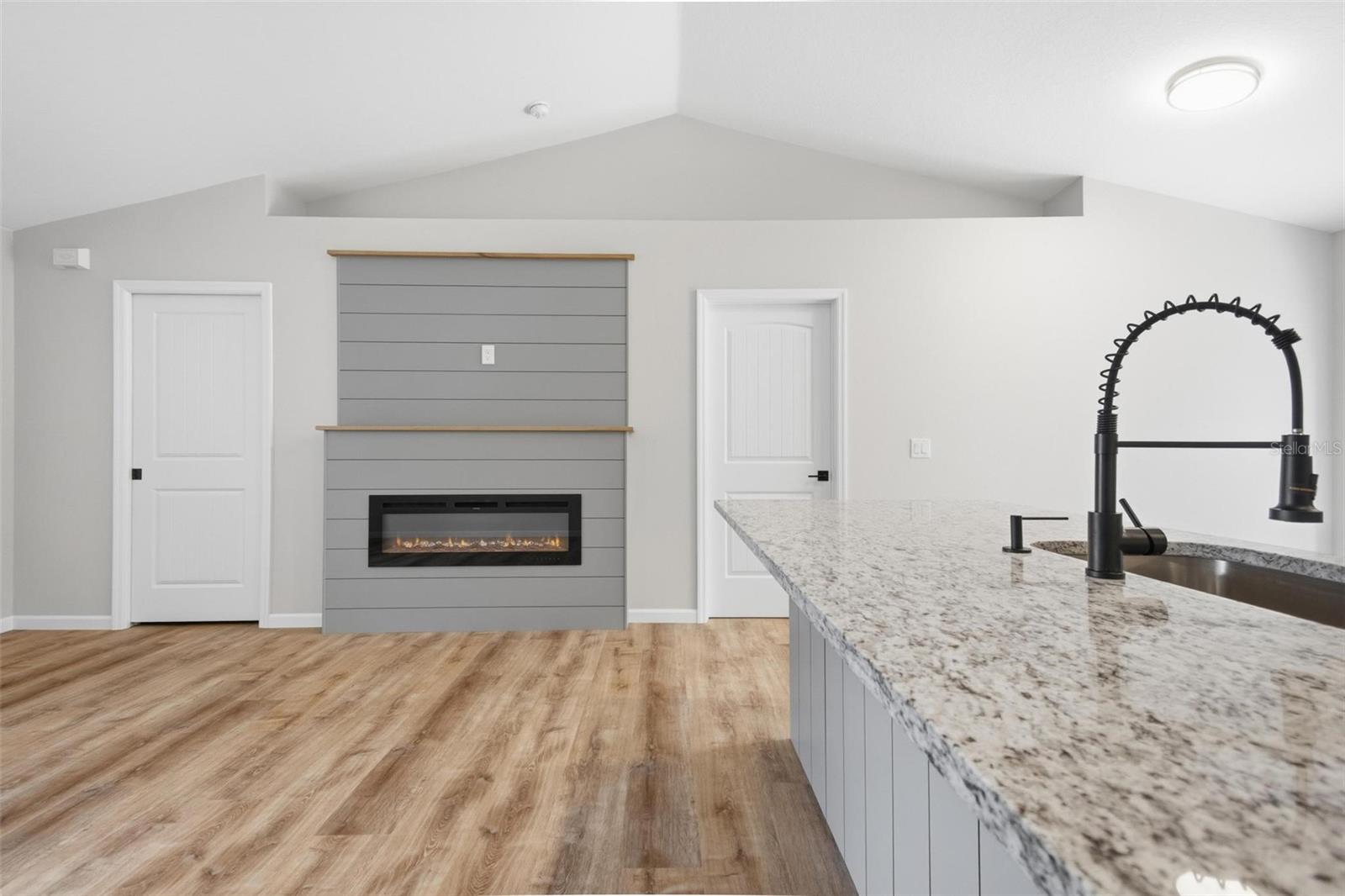 1730 BERRYBUSH STREET