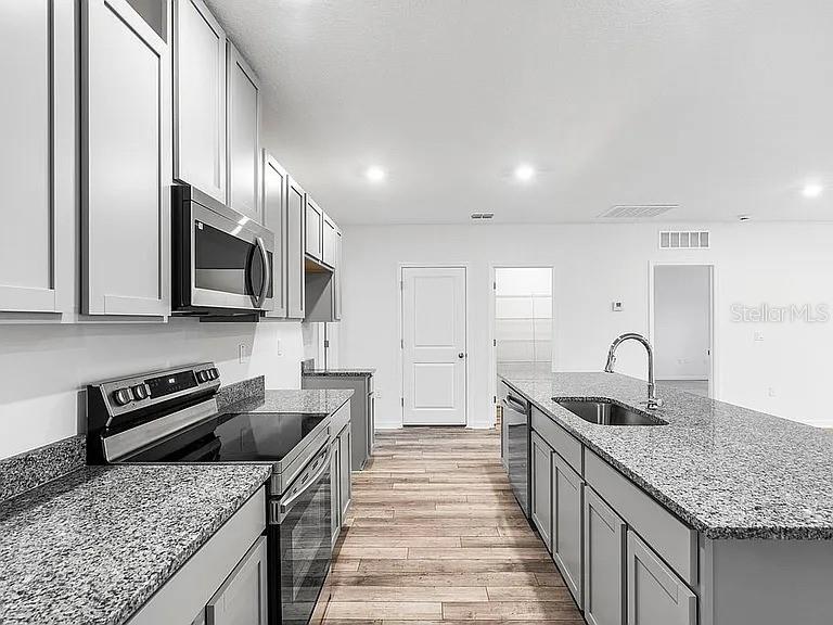 ROYAL HIGHLANDS - Residential