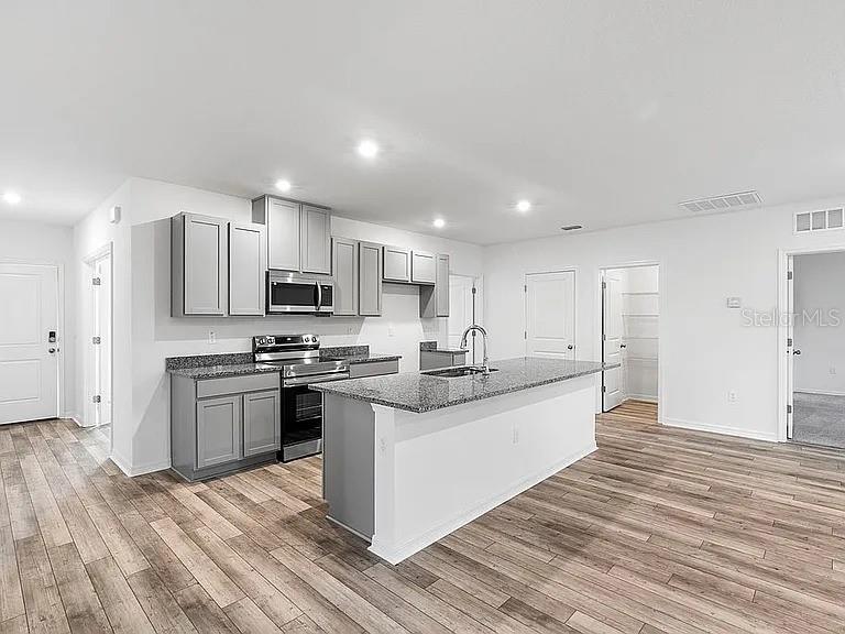 ROYAL HIGHLANDS - Residential